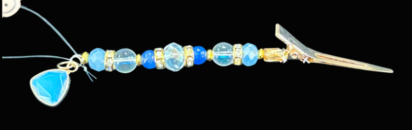 Multi-Use Beaded Clip – Opalescent Charm & Soft Blue Tones
